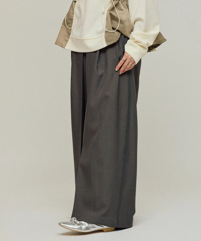 Front Tuck Wide Slack Pants / Loose Silhouette