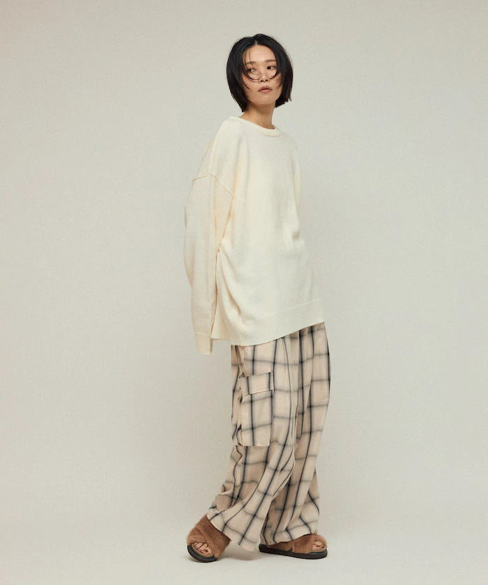 Sweat-like Lettered Knit / Jacquard Knit