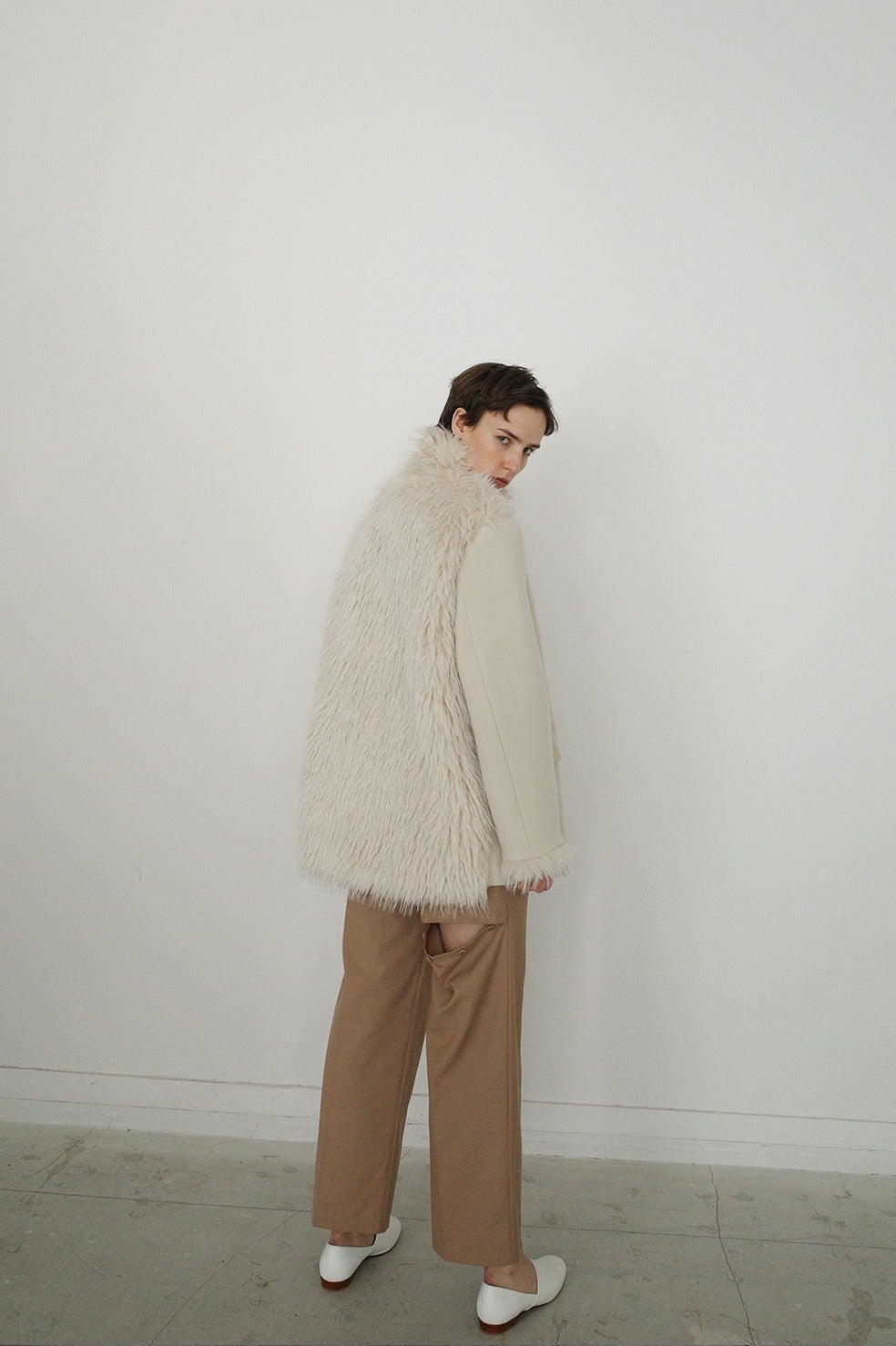 BACK SLIT STRAIGHT PANTS