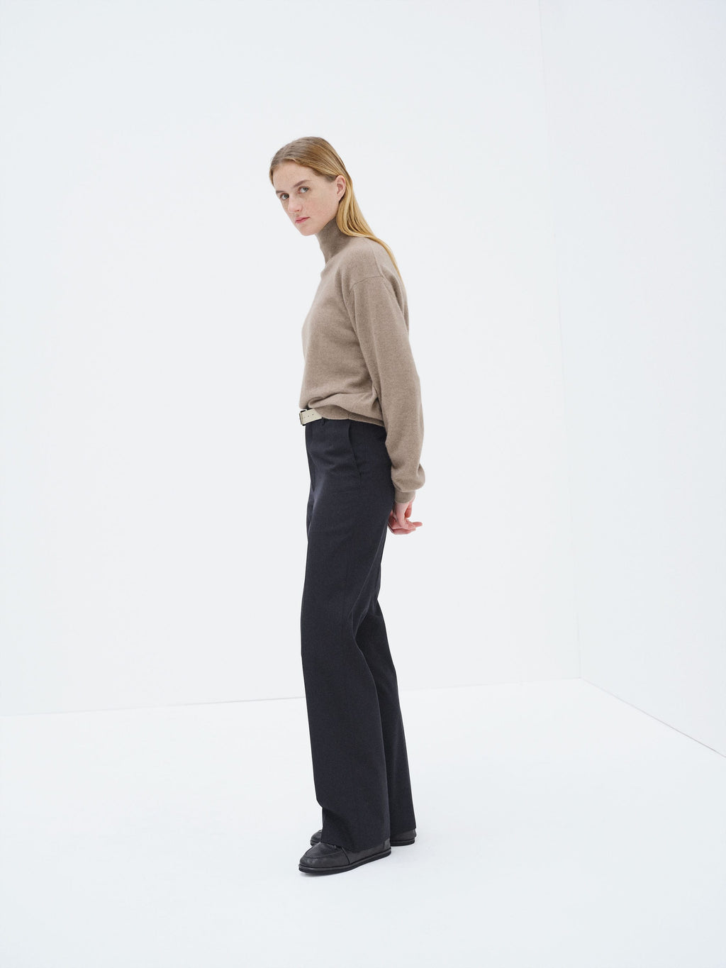 LIGHT WOOL MAX GABARDINE SLACKS