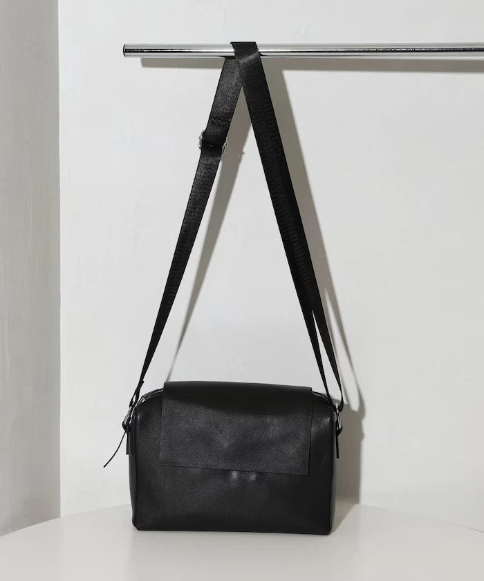 Leather Editor's Flap Shoulder Bag / Leather Editor's Flap Shoulder / Cowhide / Water-repellent Leather