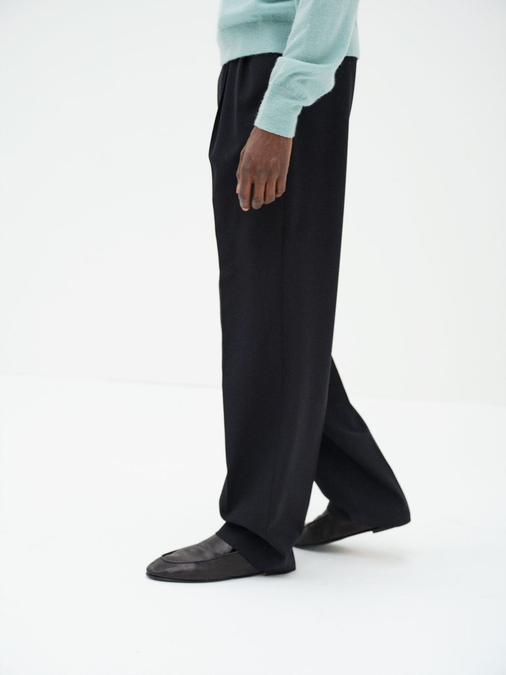 LIGHT WOOL MAX GABARDINE TWO-TUCK SLACKS