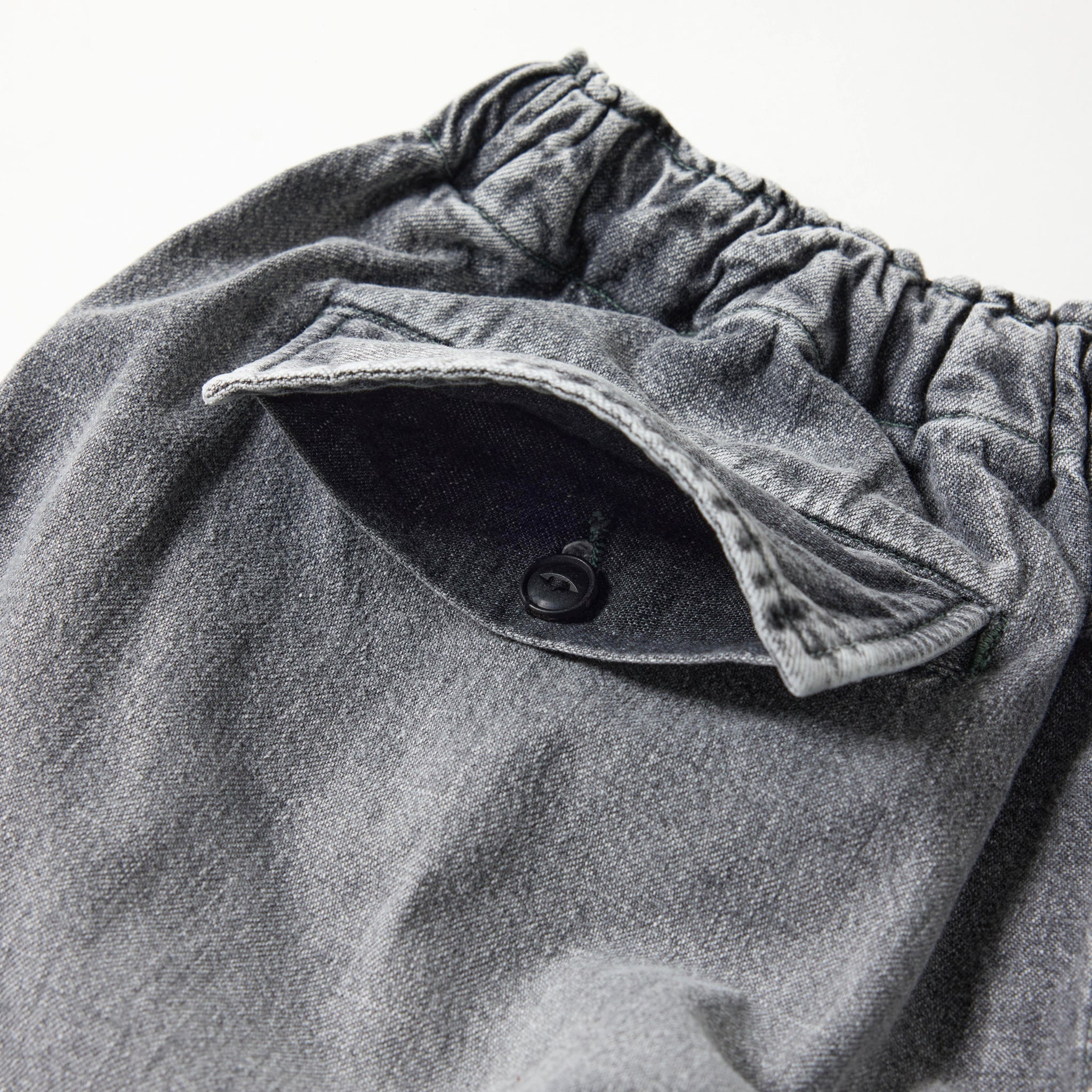 Recycled Waste Suvin Cotton Yarn 10oz. Jelt Denim Knee Tuck Easy Pants Bleach Washed