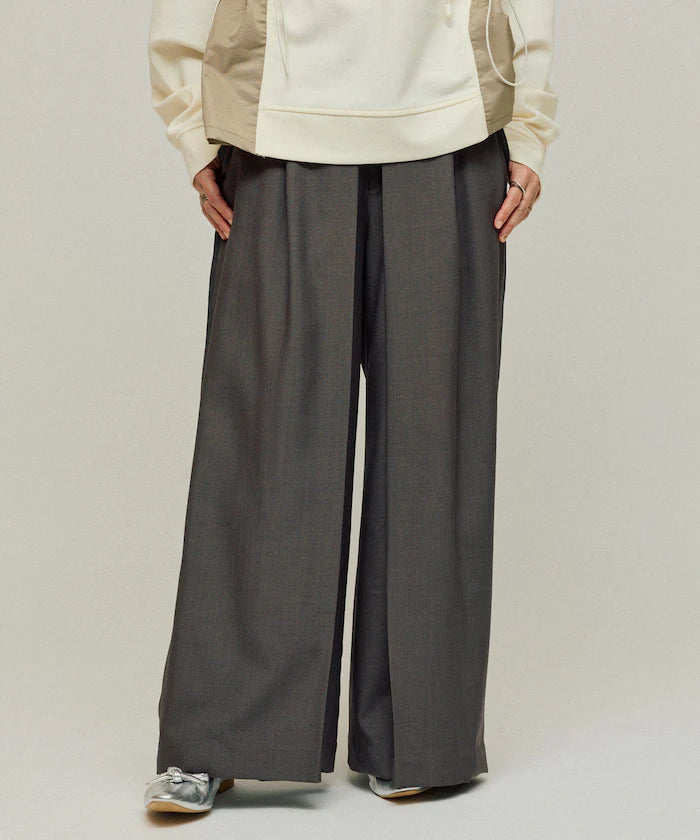 Front Tuck Wide Slack Pants / Loose Silhouette