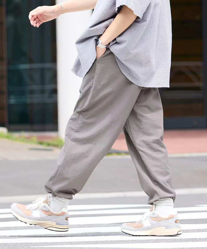 Wide Straight Nylon Track Pants / Tapered Silhouette Easy Nylon Pants