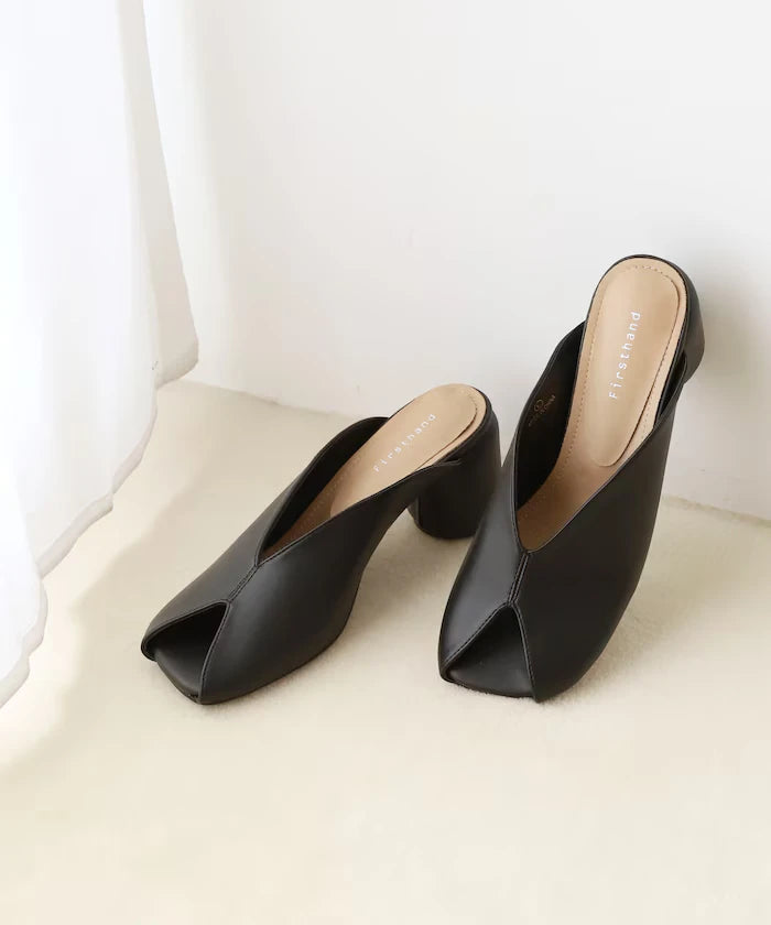 Open-toe slit sandals