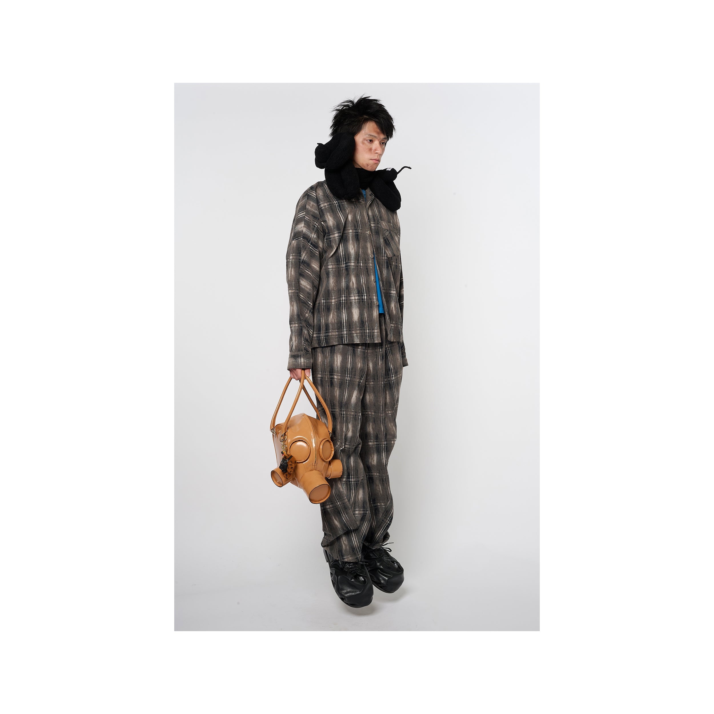 GAS MASK LEATHER HANDBAG：CAMEL