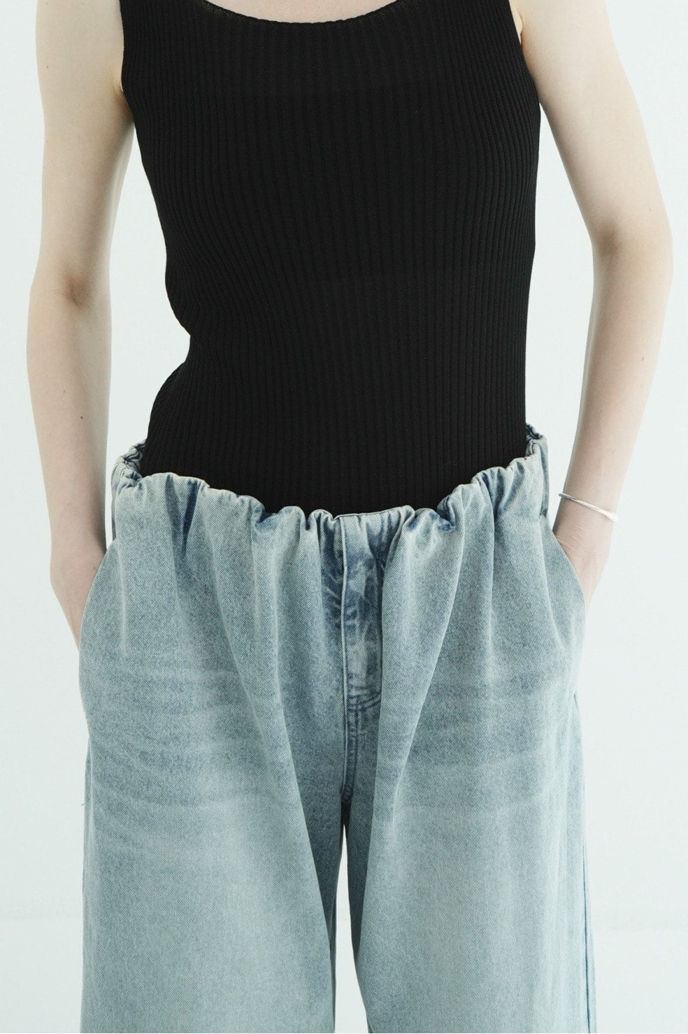 WAIST GATHERED DENIM PANTS