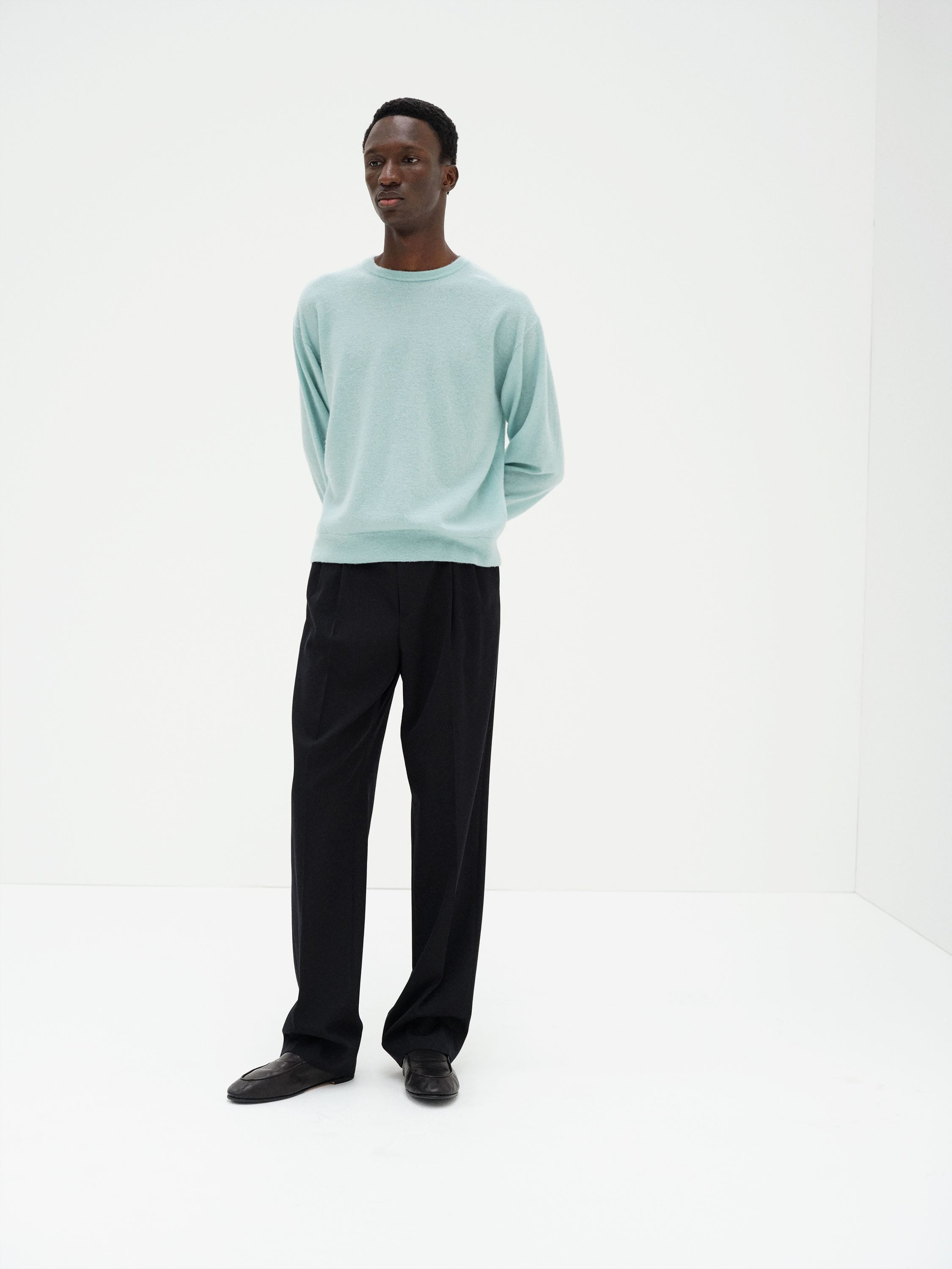 LIGHT WOOL MAX GABARDINE TWO-TUCK SLACKS