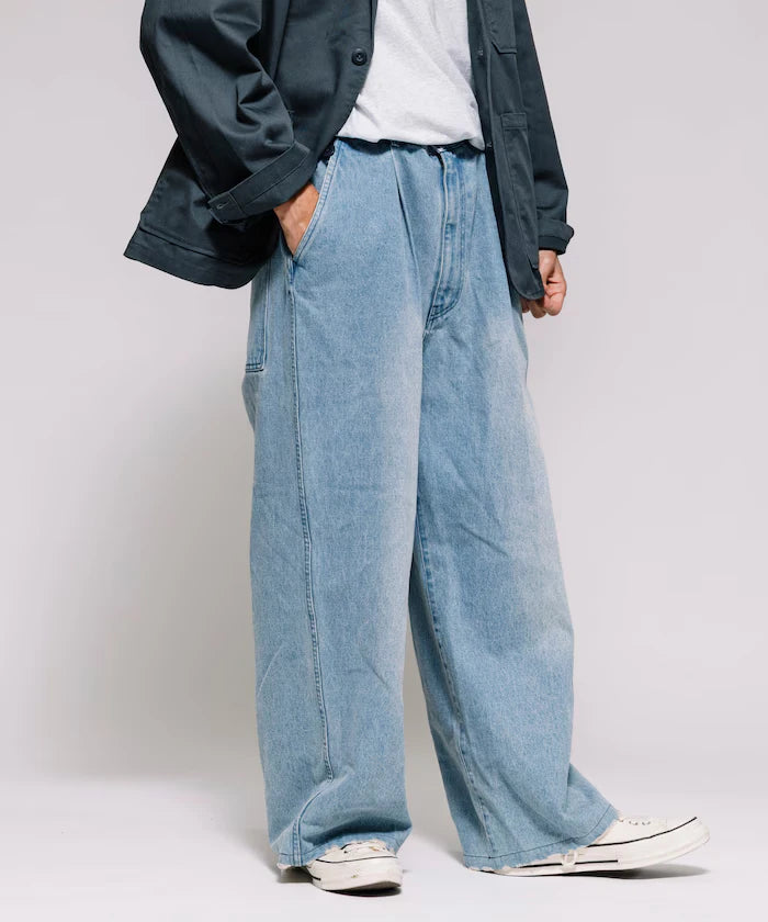 Wide Silhouette Straight Denim