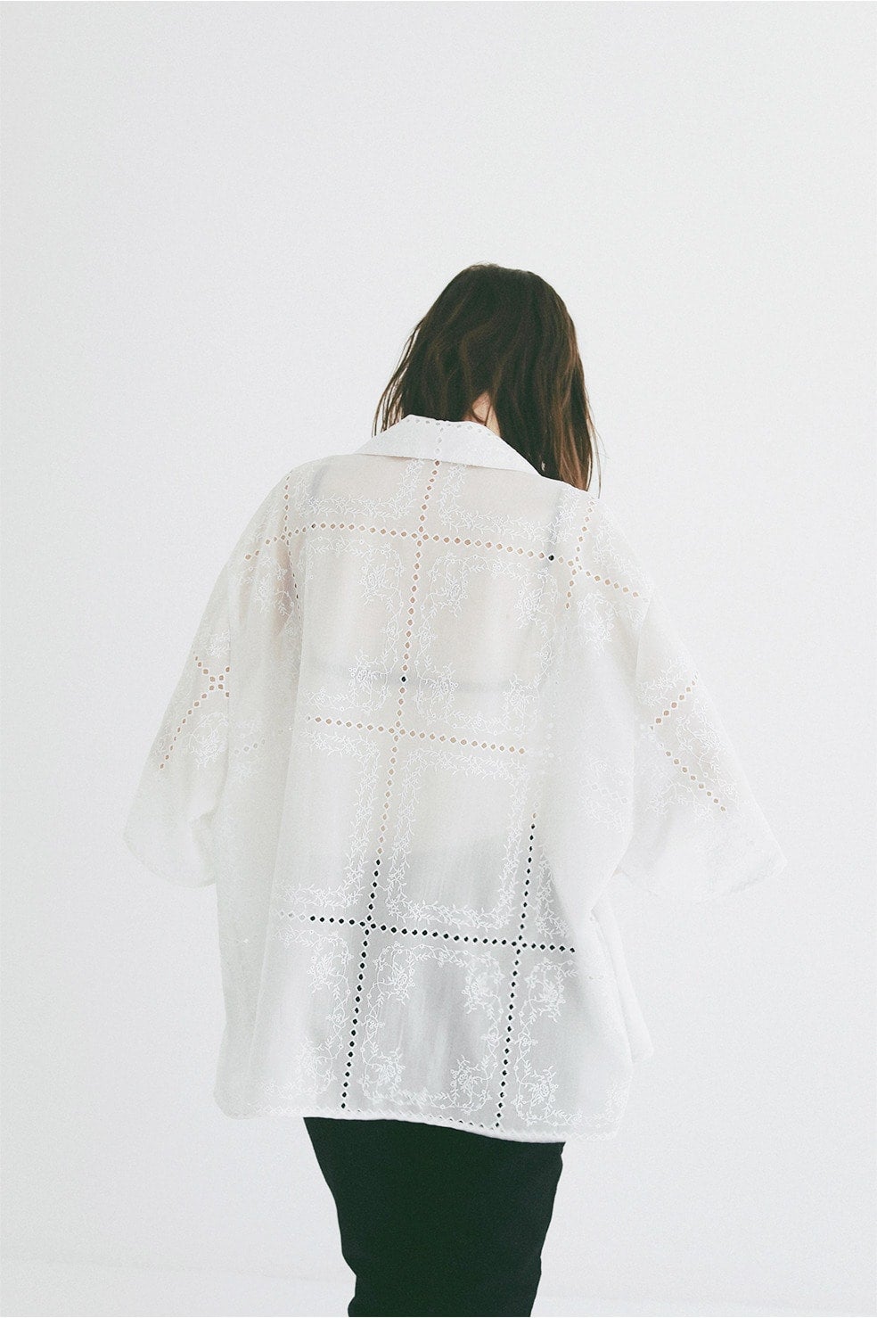 EMBROIDERY LACE BOX SHIRTS