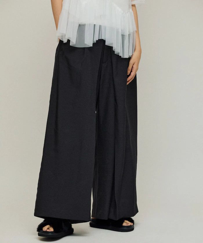 Front Tuck Wide Slack Pants / Loose Silhouette
