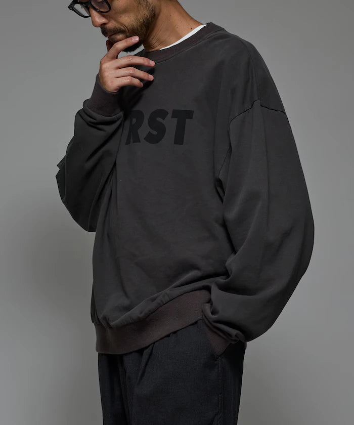 Front Print Crew Neck Sweat FIRST / Relaxed Fit