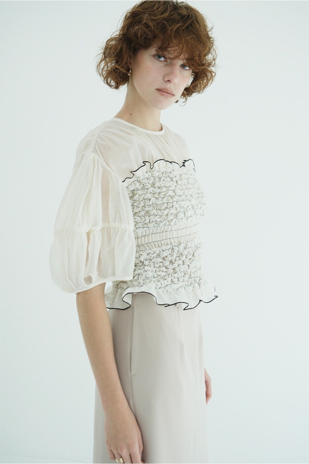 COLOR STITCHED SHIRRING TOPS