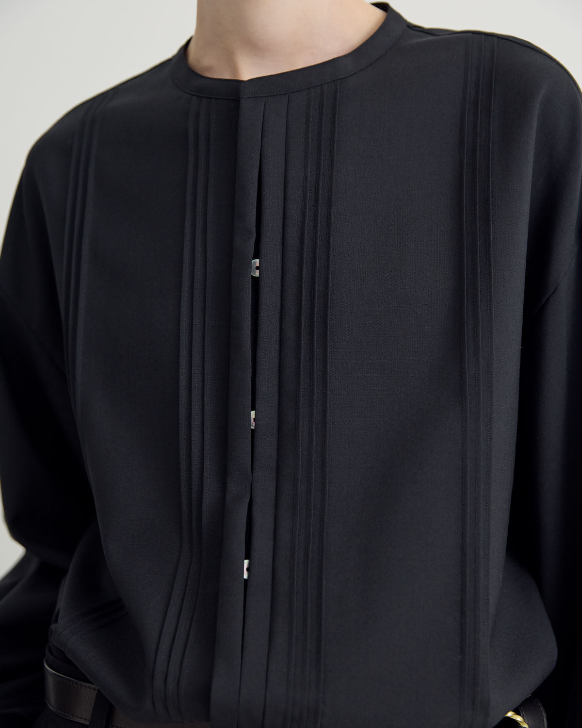 PIN TUCK STAND COLLAR BLOUSE