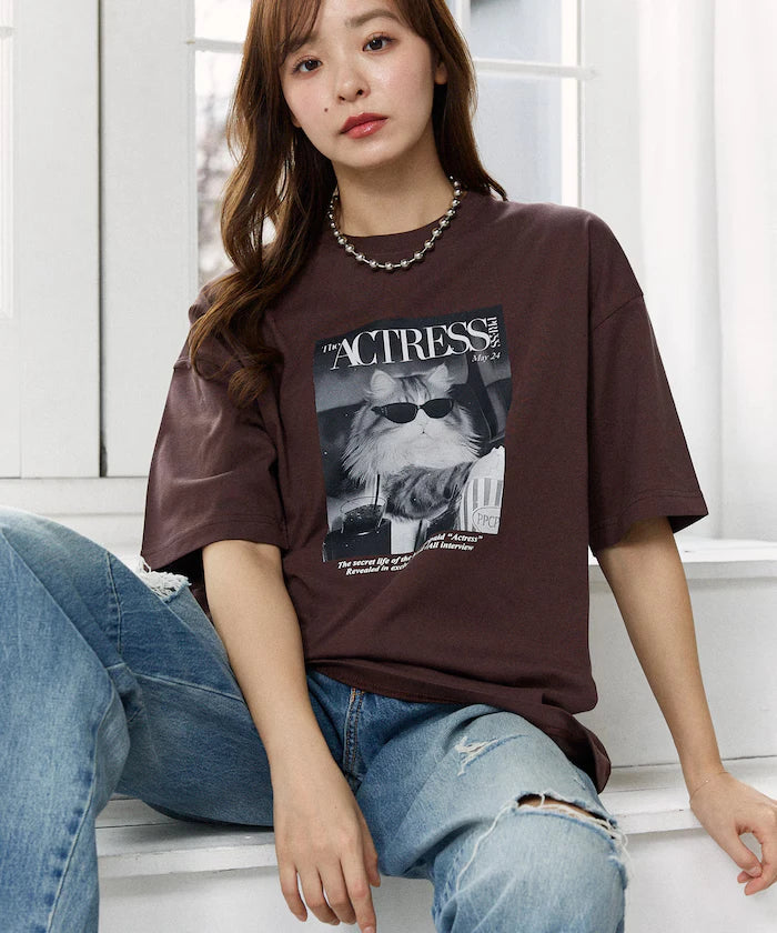 <Functional Material> MAGAZINE Cat Photo T-Shirt Limited Release