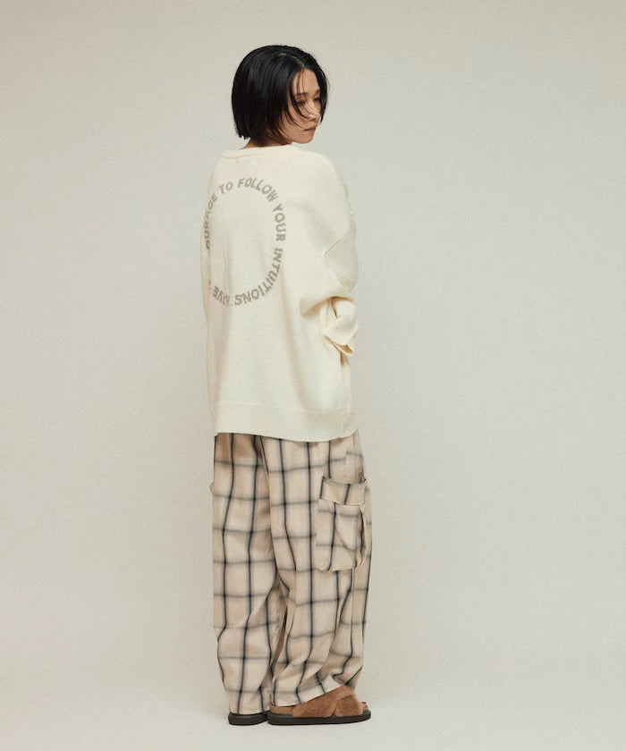 Sweat-like Lettered Knit / Jacquard Knit