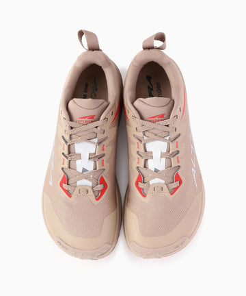 Altra × and wander  EXPERIENCE WILD 3+