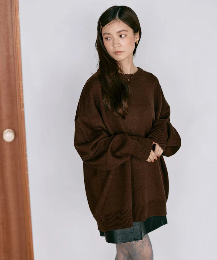 Sweat-like Lettered Knit / Jacquard Knit