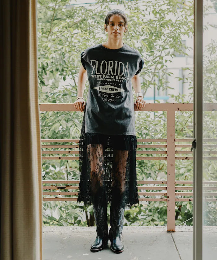 T-shirt lace docking one-piece