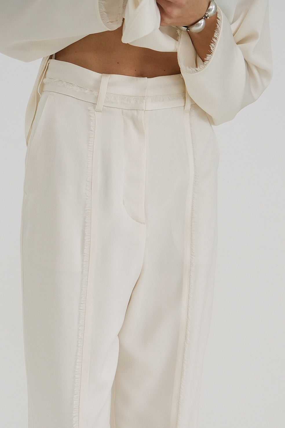 FRINGE LINE TAPERED PANTS