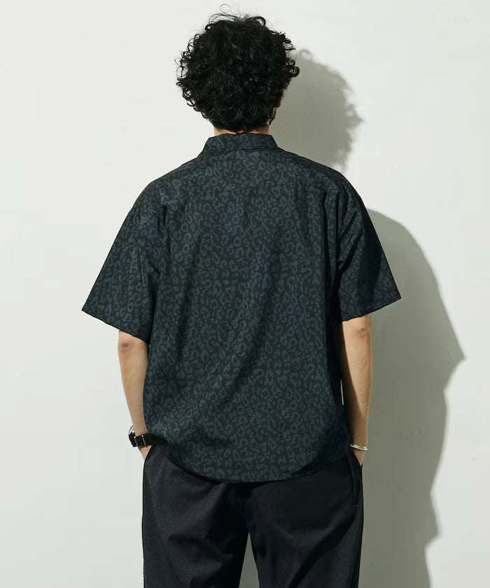 Open Collar Pattern Short Sleeve Shirt