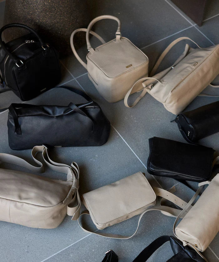 Leather Flap Shoulder Bag / Cowhide / Water-Repellent Leather