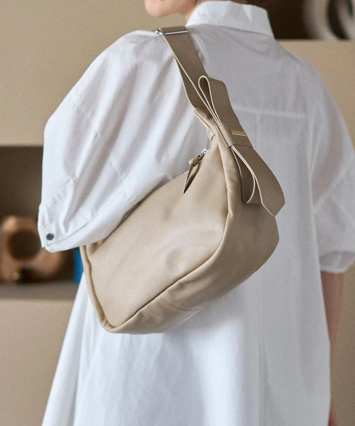 Leather Half Moon Shoulder Bag / Cowhide / Water-Repellent Leather