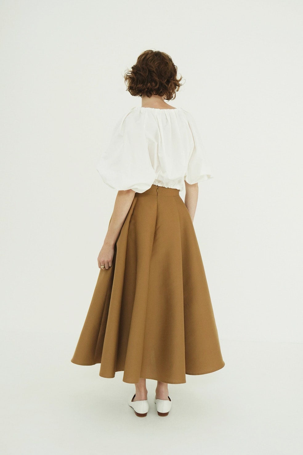 VOLUME SLEEVE CROPPED BLOUSE
