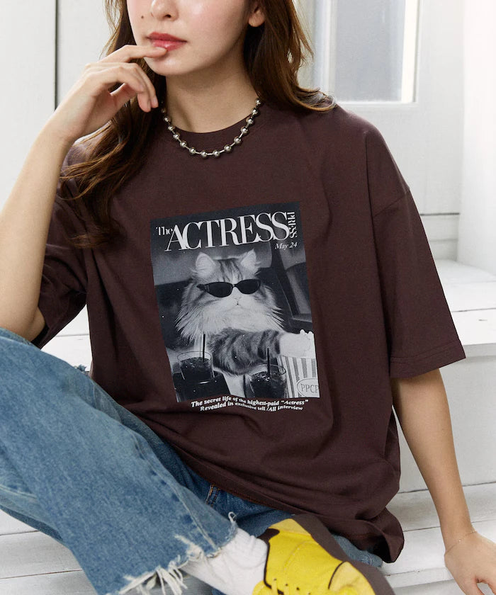 <Functional Material> MAGAZINE Cat Photo T-Shirt Limited Release