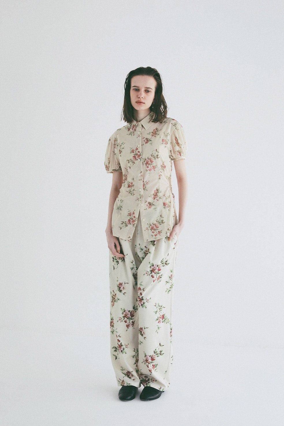 FLOWER TUCK PANTS