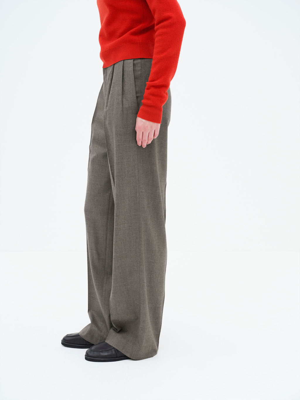 SUPER LIGHT WOOL TWO-TUCK SLACKS