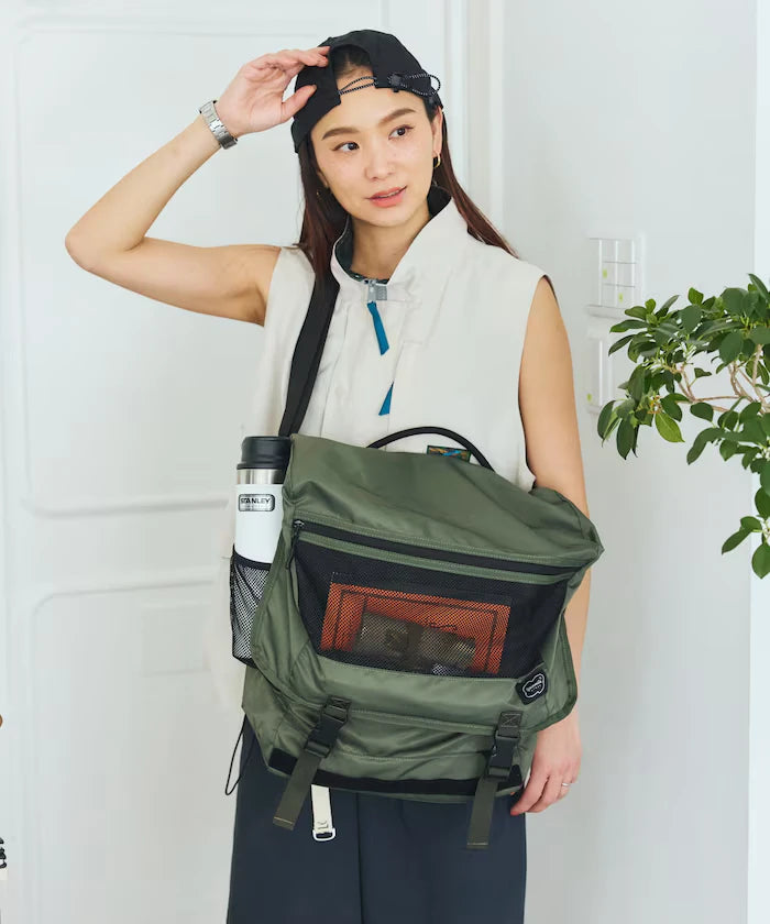 EXPANDER MESSENGER BAG Messenger Bag Water Resistant