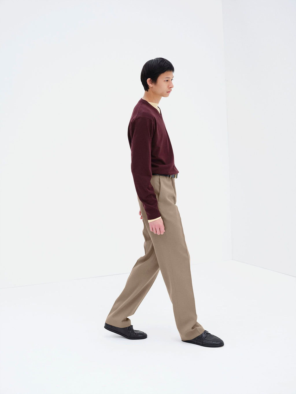 LIGHT WOOL MAX GABARDINE SLACKS