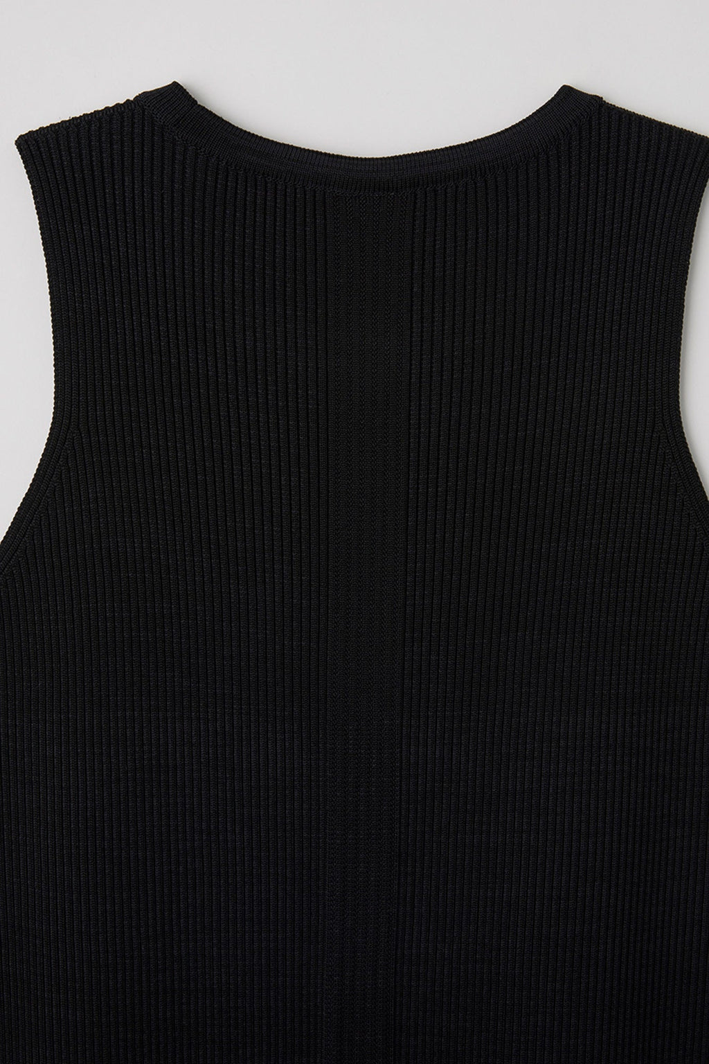 PORTRAIT SLEEVELESS DRESS
