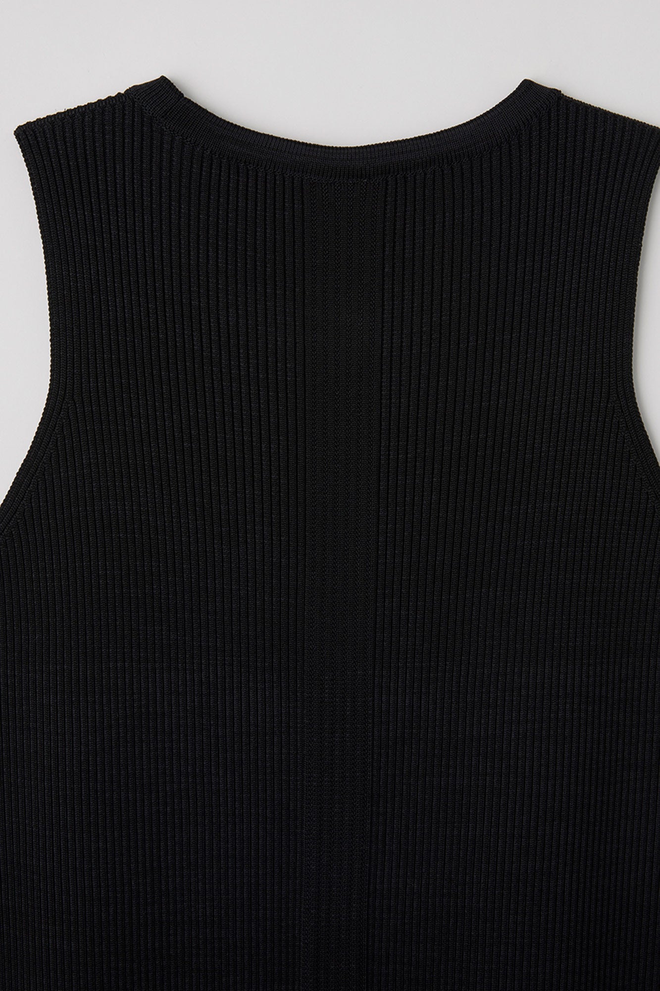 PORTRAIT SLEEVELESS DRESS