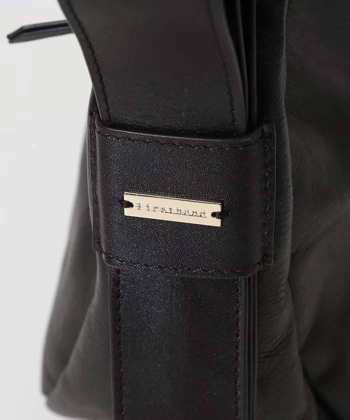 Leather Half Moon Shoulder Bag / Cowhide / Water-Repellent Leather