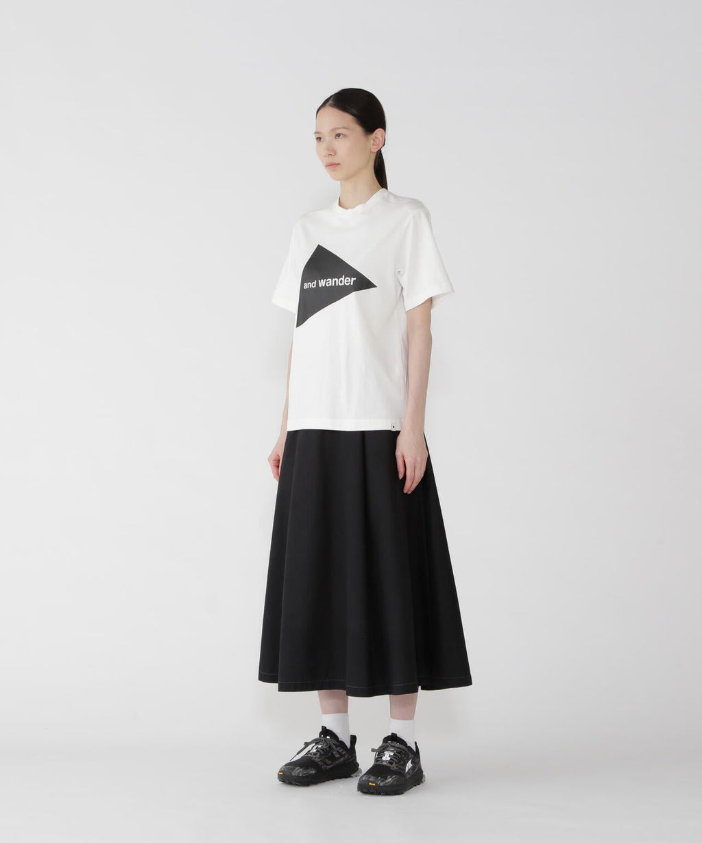 and wander logo SS T