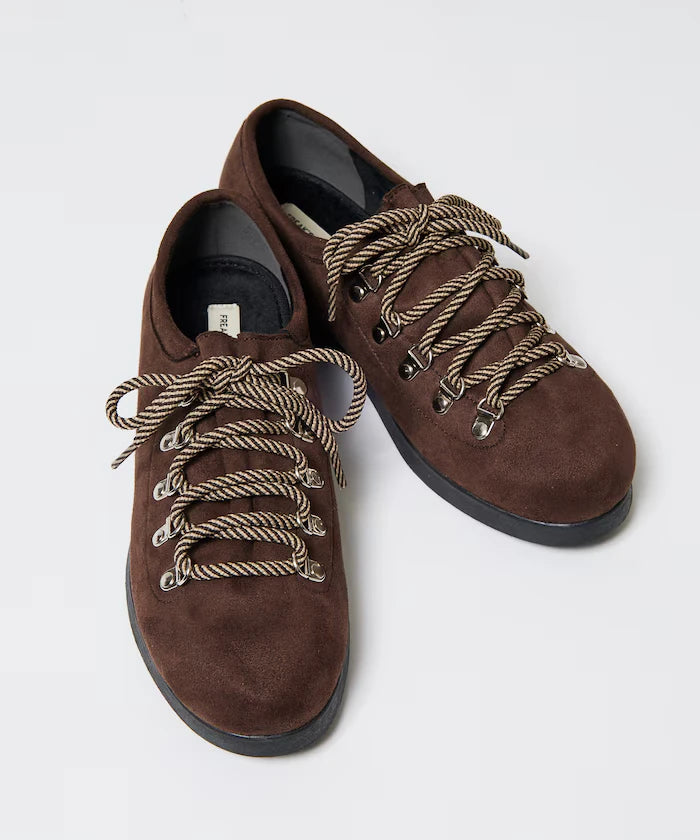 Low-Cut Mountain Design Sneakers