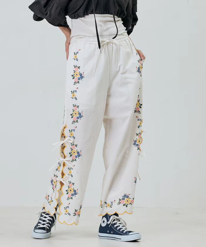 India Scallop Floral Embroidery Pants