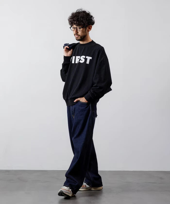 Front Print Crew Neck Sweat FIRST / Relaxed Fit