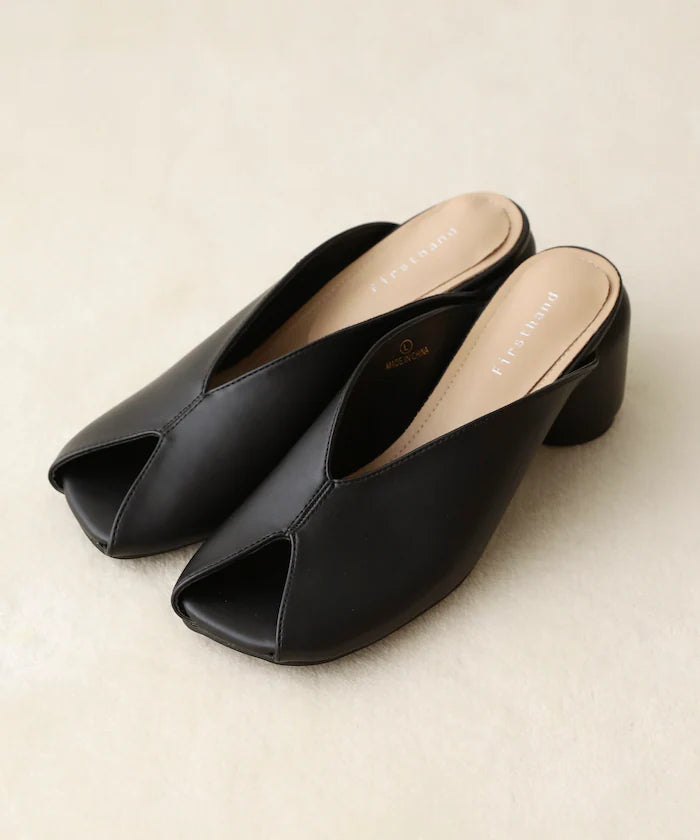 Open-toe slit sandals