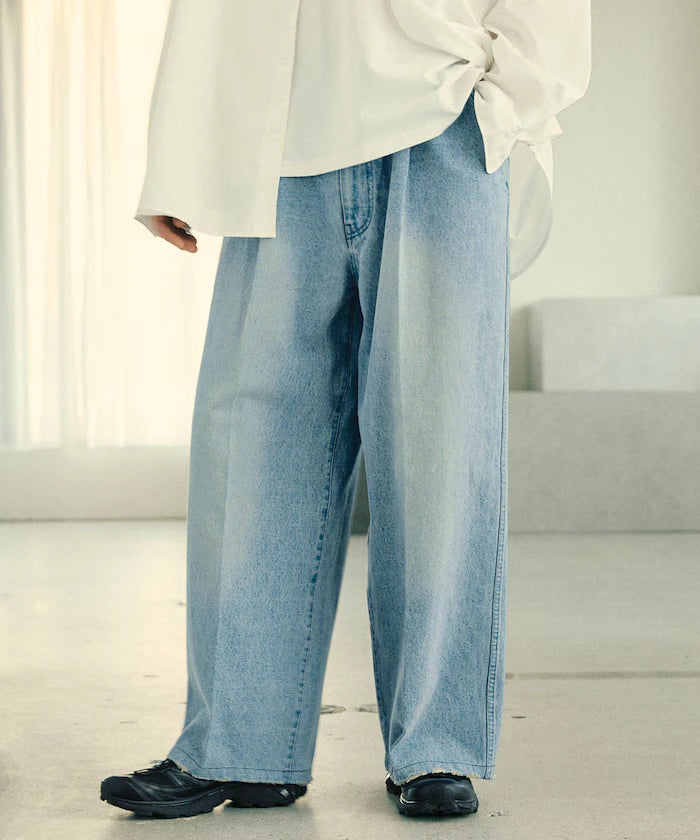 Wide Silhouette Straight Denim
