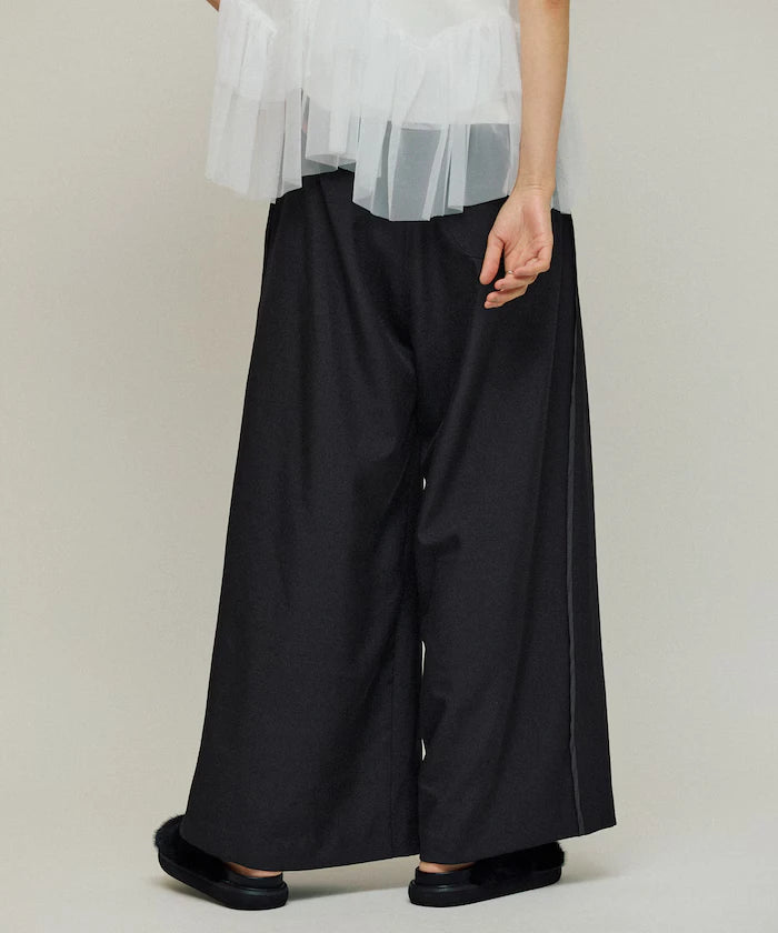 Front Tuck Wide Slack Pants / Loose Silhouette