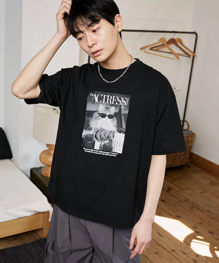<Functional Material> MAGAZINE Cat Photo T-Shirt Limited Release