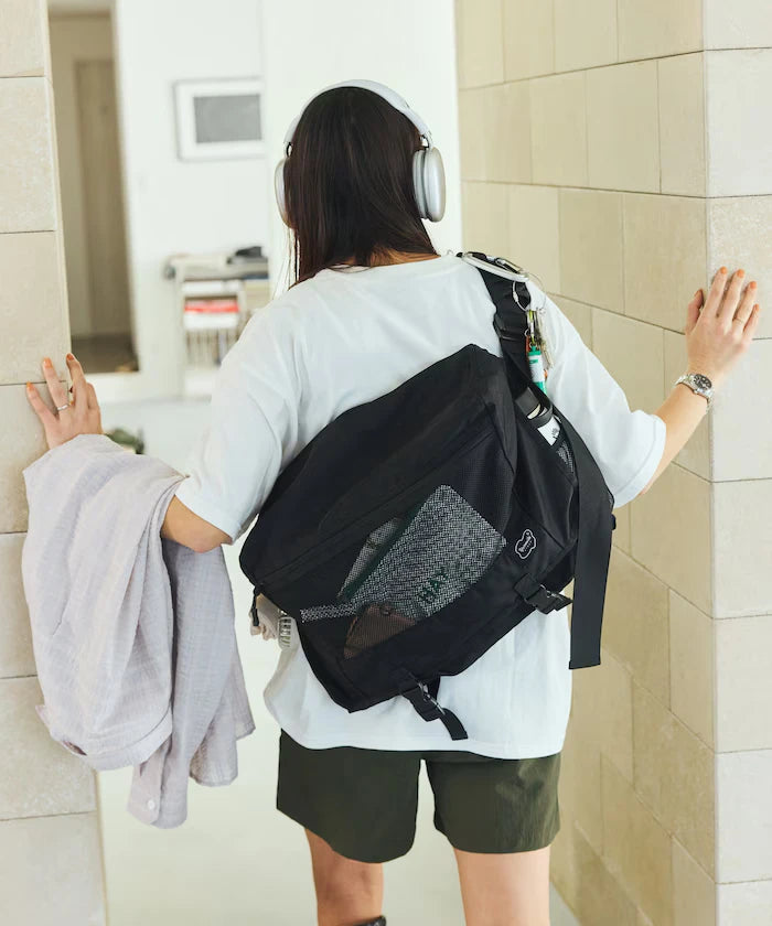 EXPANDER MESSENGER BAG Messenger Bag Water Resistant