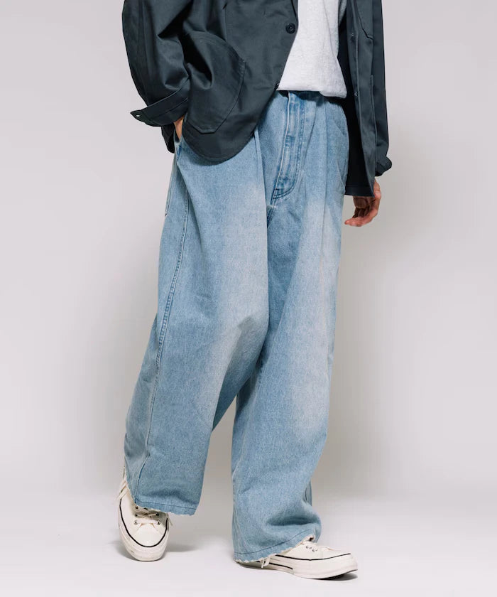Wide Silhouette Straight Denim