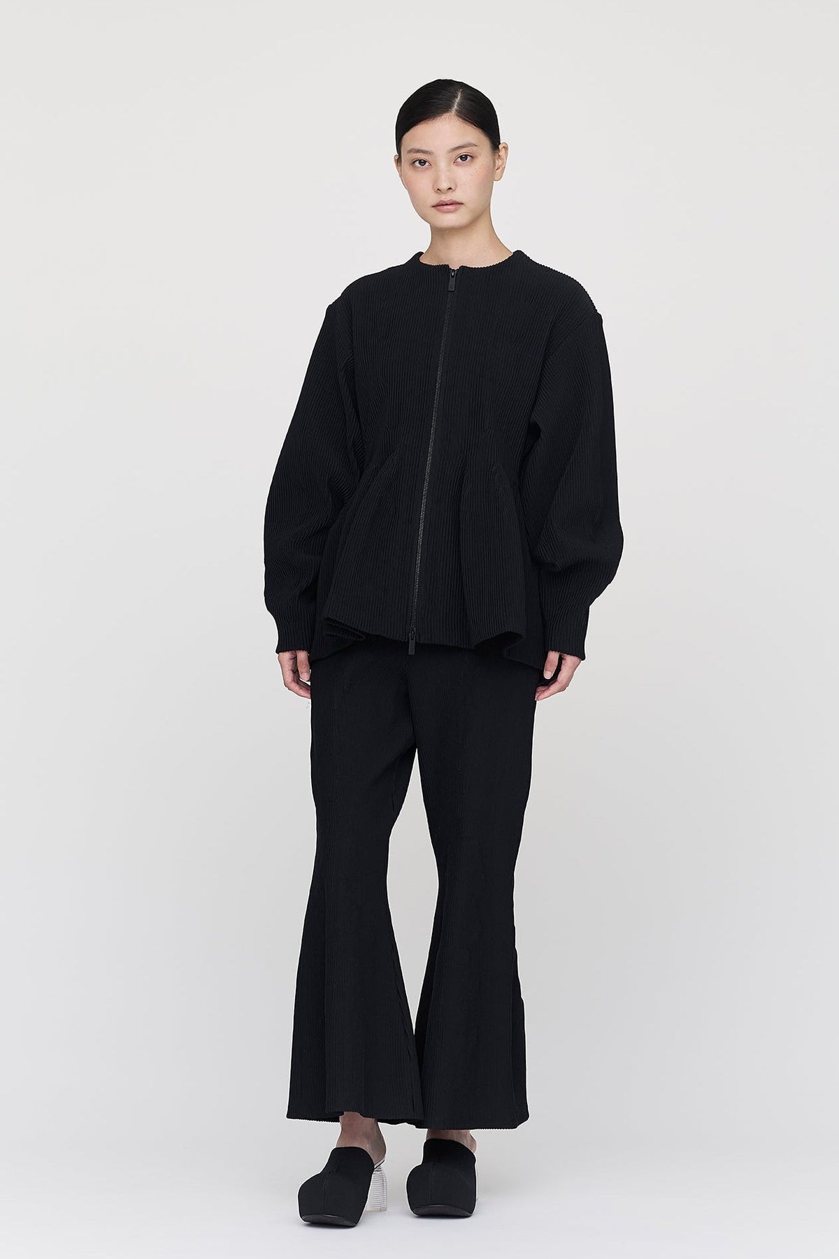 SOFT HYPHA TIGHT FLARE PANTS