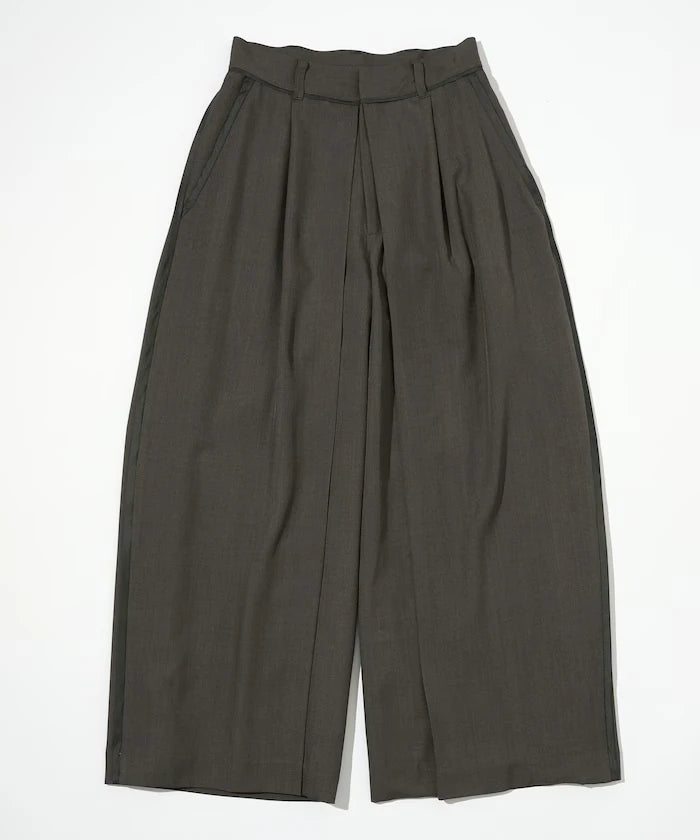 Front Tuck Wide Slack Pants / Loose Silhouette