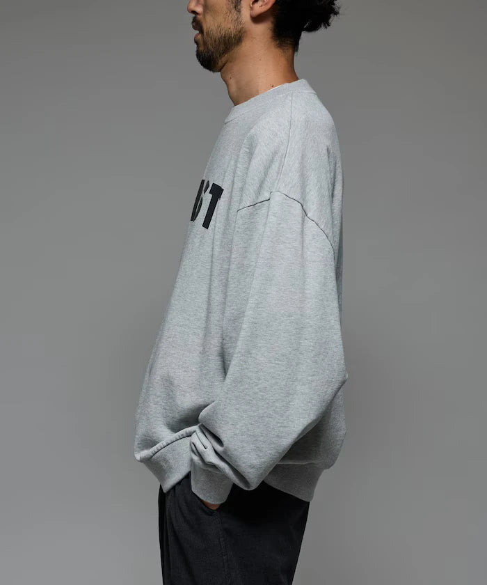 Front Print Crew Neck Sweat FIRST / Relaxed Fit